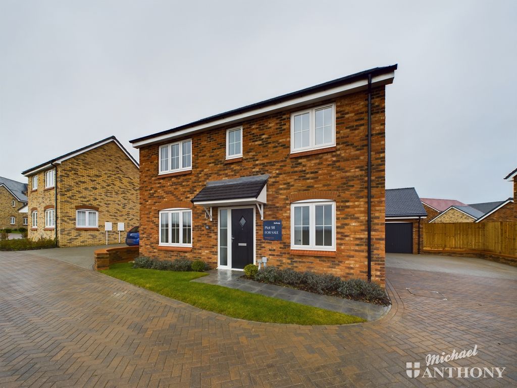 4 bed detached house for sale in Market Court, Hockliffe Street