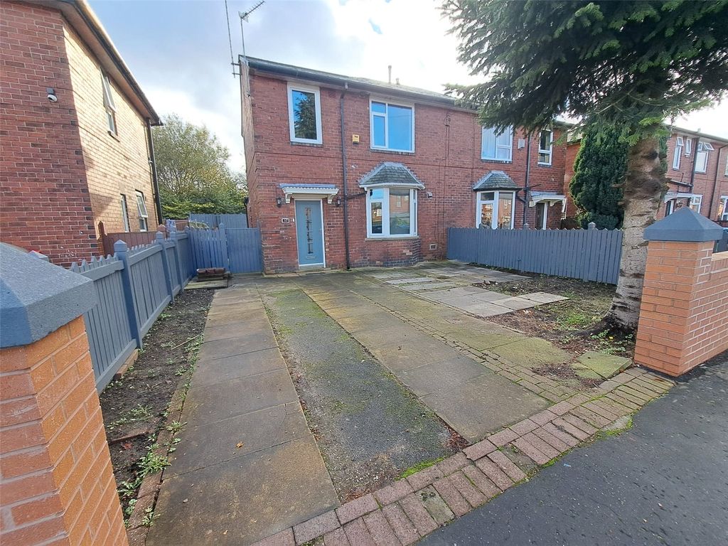 3 bed semidetached house to rent in Neston Road, Rochdale, Greater