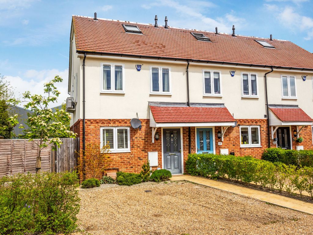 4 bed end terrace house for sale in Four Elms Road, Edenbridge TN8, £