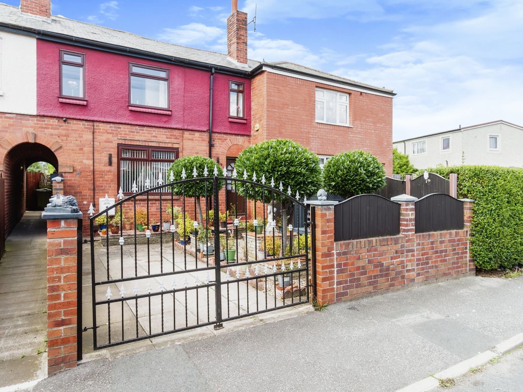 3 bed terraced house for sale in The Mount, Castleford, West Yorkshire WF10, £135,000 Zoopla
