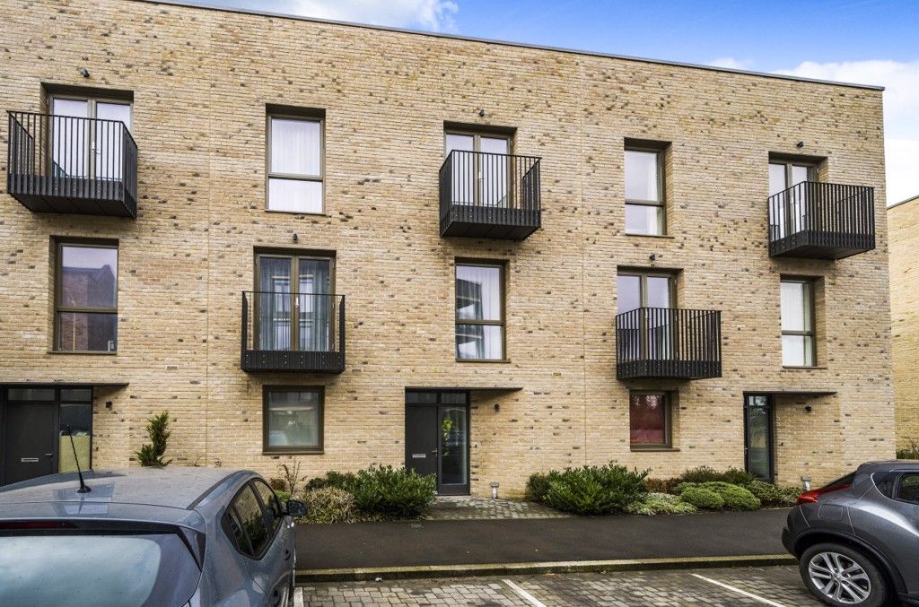 4 bed terraced house for sale in Barton Fields Road, Headington, Oxford