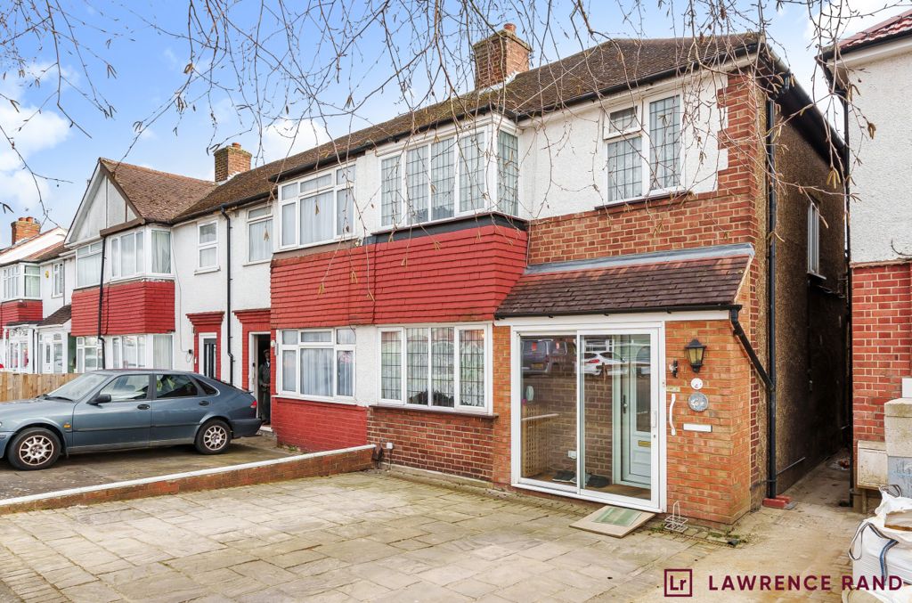 2 bed end terrace house for sale in Bedford Road, Ruislip, Middlesex
