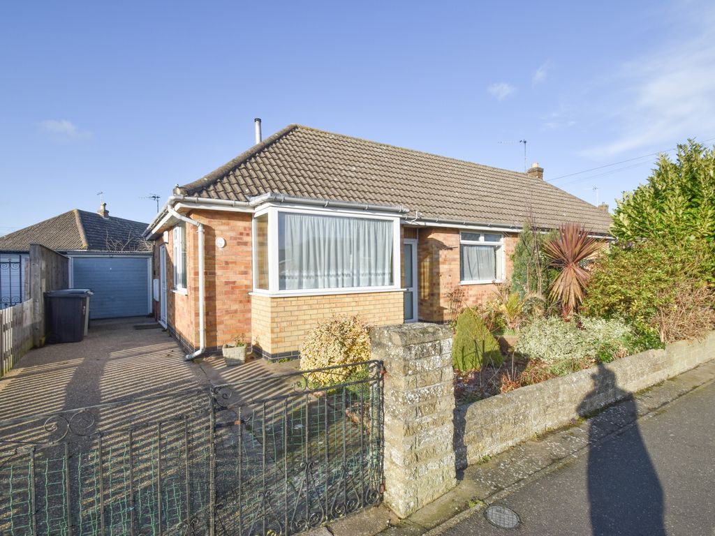 2 bed bungalow for sale in Kennedy Avenue, Skegness PE25 Zoopla