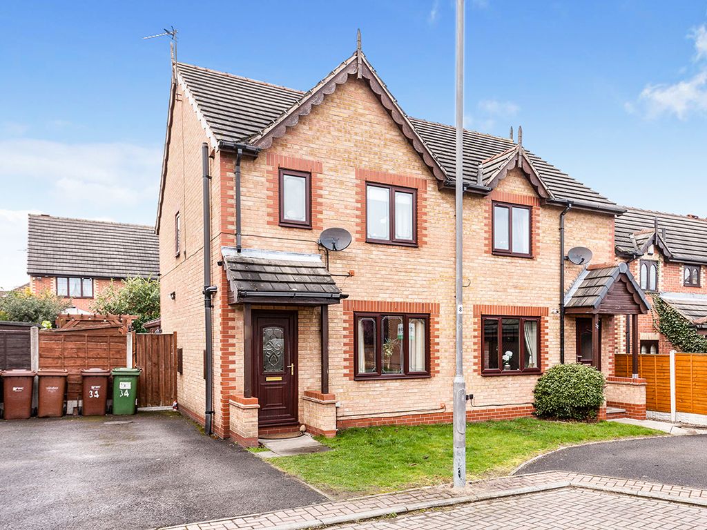 3 bed semidetached house for sale in Greenside Park, New Crofton