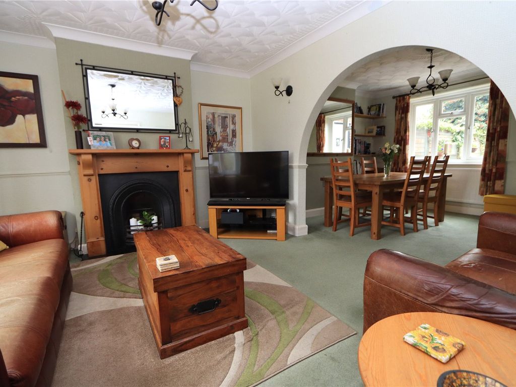 4 bed semidetached house for sale in London Road, Newport Pagnell
