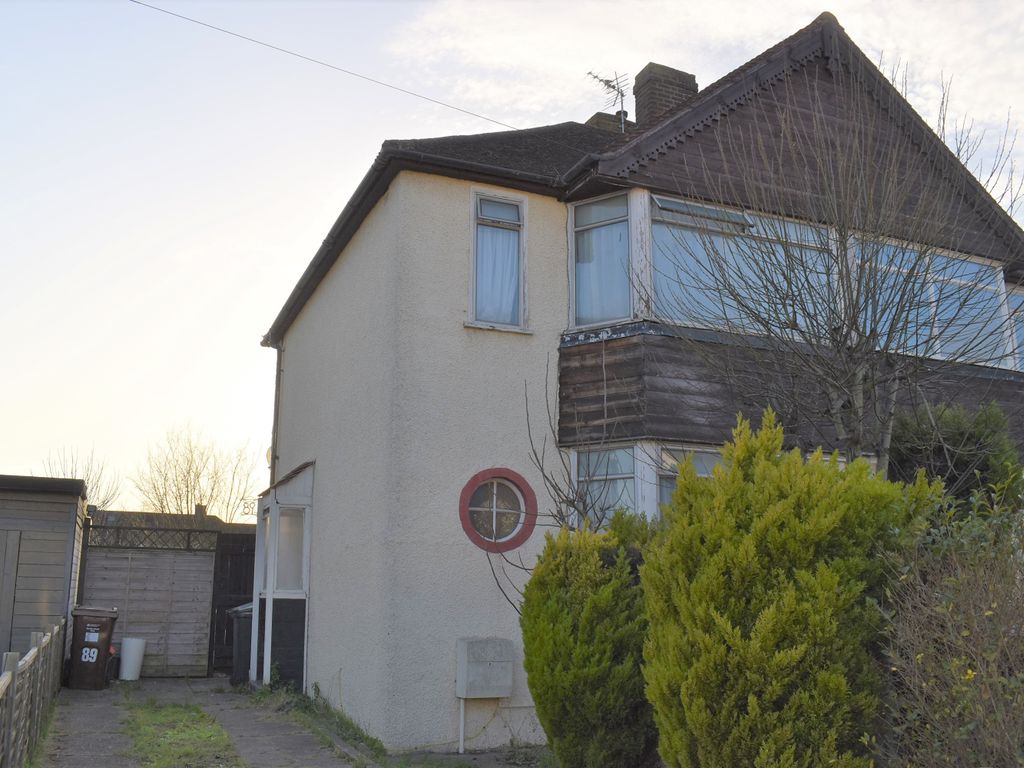 2 bed semidetached house to rent in Hanover Avenue, Feltham, Middlesex