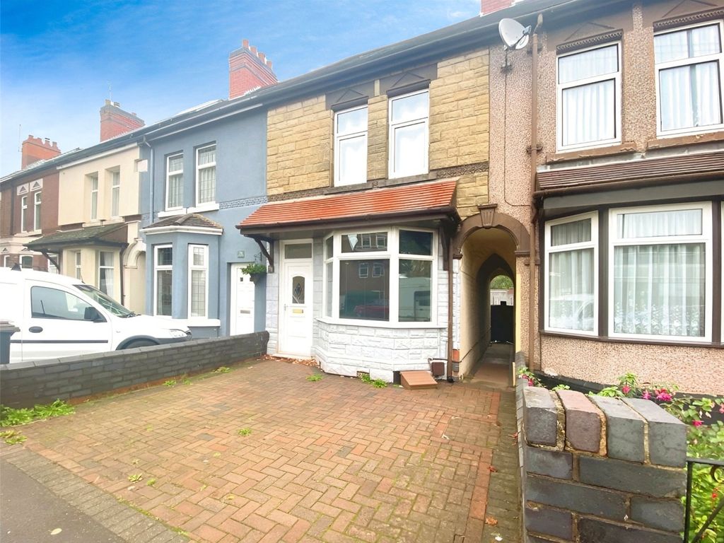 Room to rent in Camp Hill Road, Nuneaton, Warwickshire CV10, £520 pcm