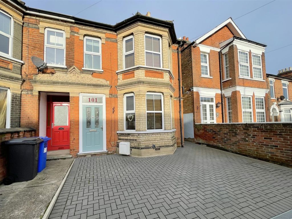 4 bed semidetached house for sale in Foxhall Road, Ipswich IP3, £