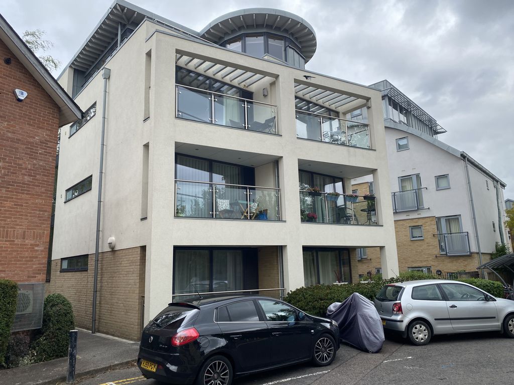 Studio to rent in Byron House, Wellington Street, Cambridge CB1, £1,300