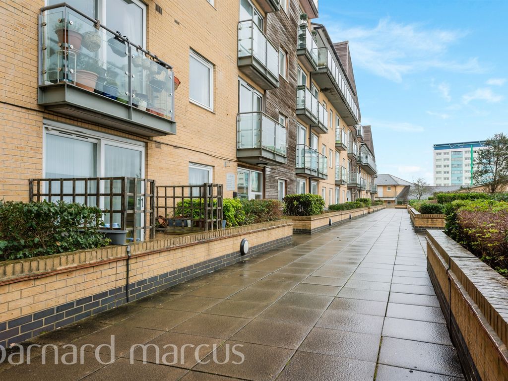 2 bed flat for sale in Tilley Road, Feltham TW13 Zoopla