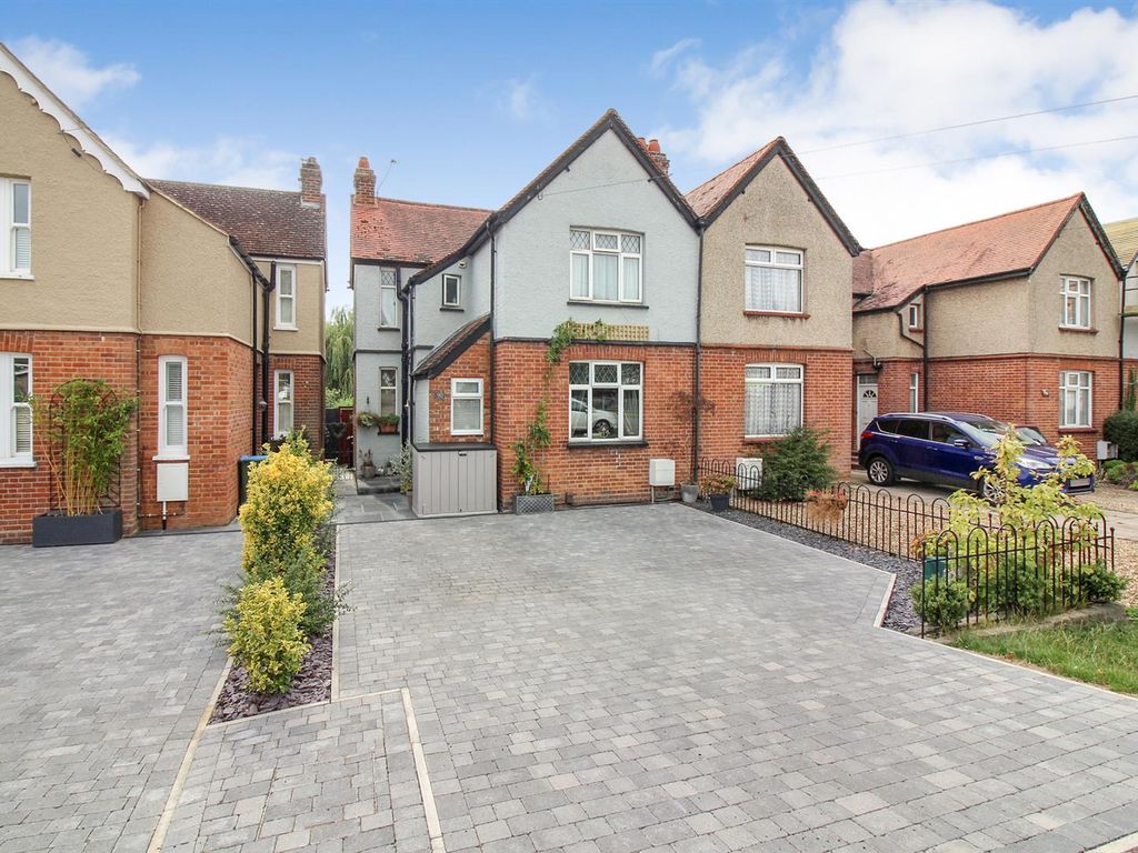 3 bed semidetached house for sale in Mandeville Road, Aylesbury HP21