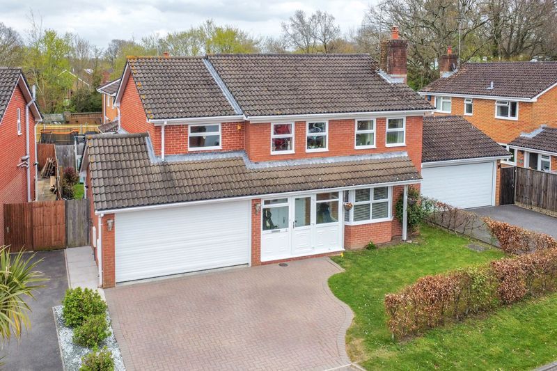 5 bed detached house for sale in Fairmead Way, Totton, Southampton SO40