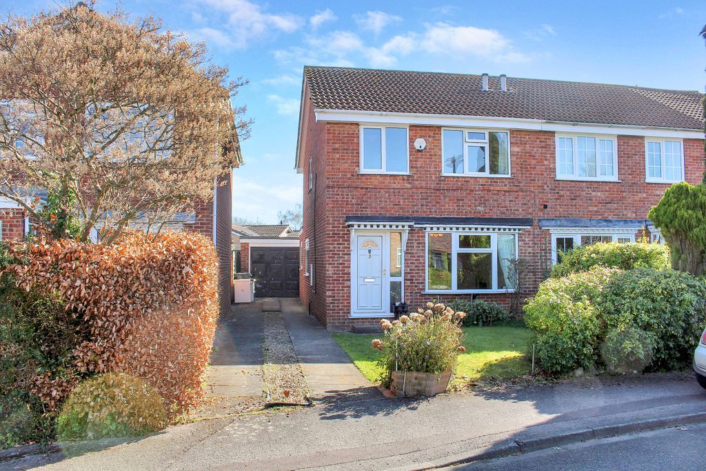 3 bed semidetached house for sale in Knapton Close, Strensall, York