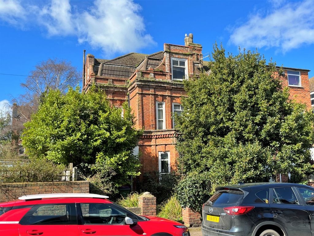 6 bed semidetached house for sale in Christ Church Road, Folkestone