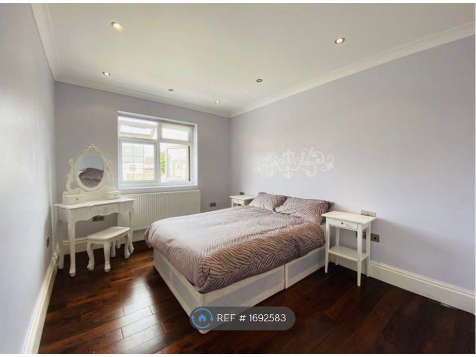 Room to rent in Pinner, Pinner HA5 Zoopla