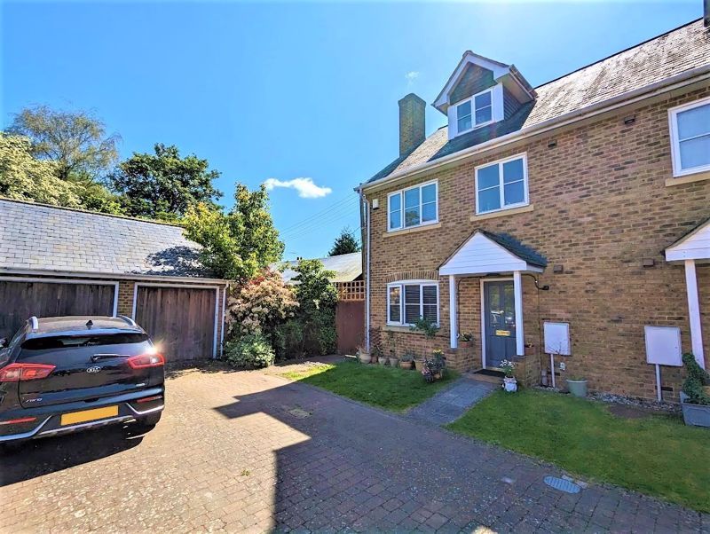 3 bed end terrace house for sale in Tring Road, Wilstone, Tring HP23