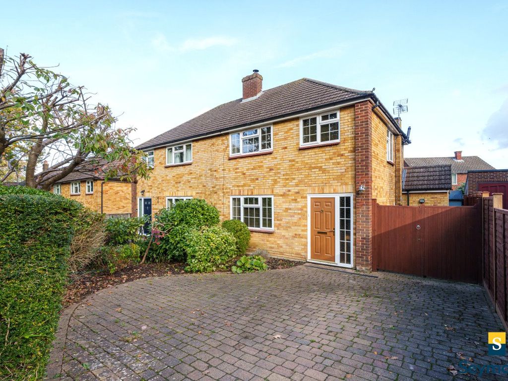 3 bed semidetached house for sale in Guildford, Surrey GU2, £500,000