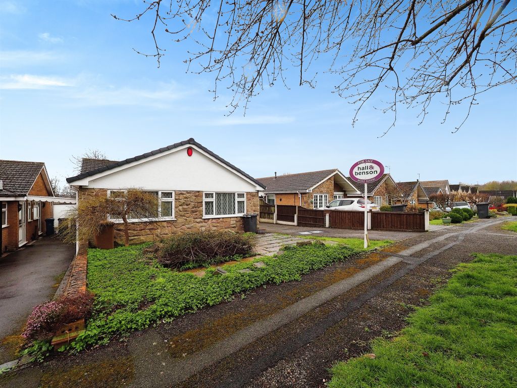 3 bed detached bungalow for sale in Lambourn Drive, Allestree, Derby
