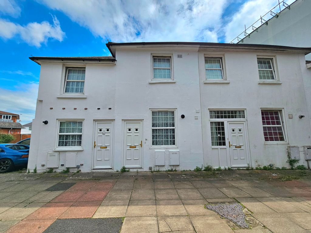 2 bed semidetached house for sale in Chapel Street, Newhaven BN9, £