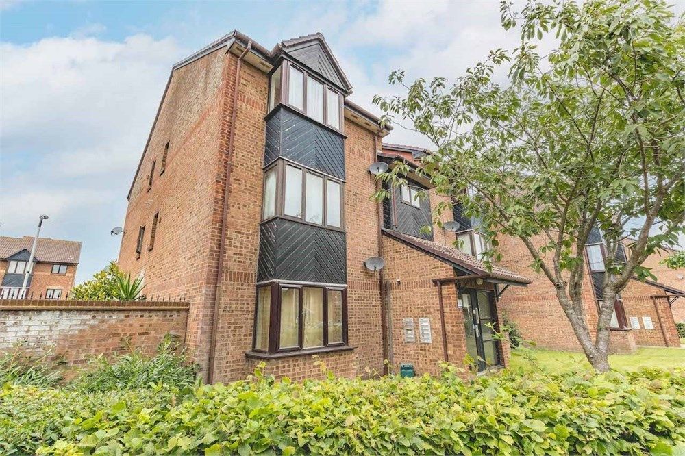 Studio for sale in Hawthorne Crescent, West Drayton UB7 Zoopla