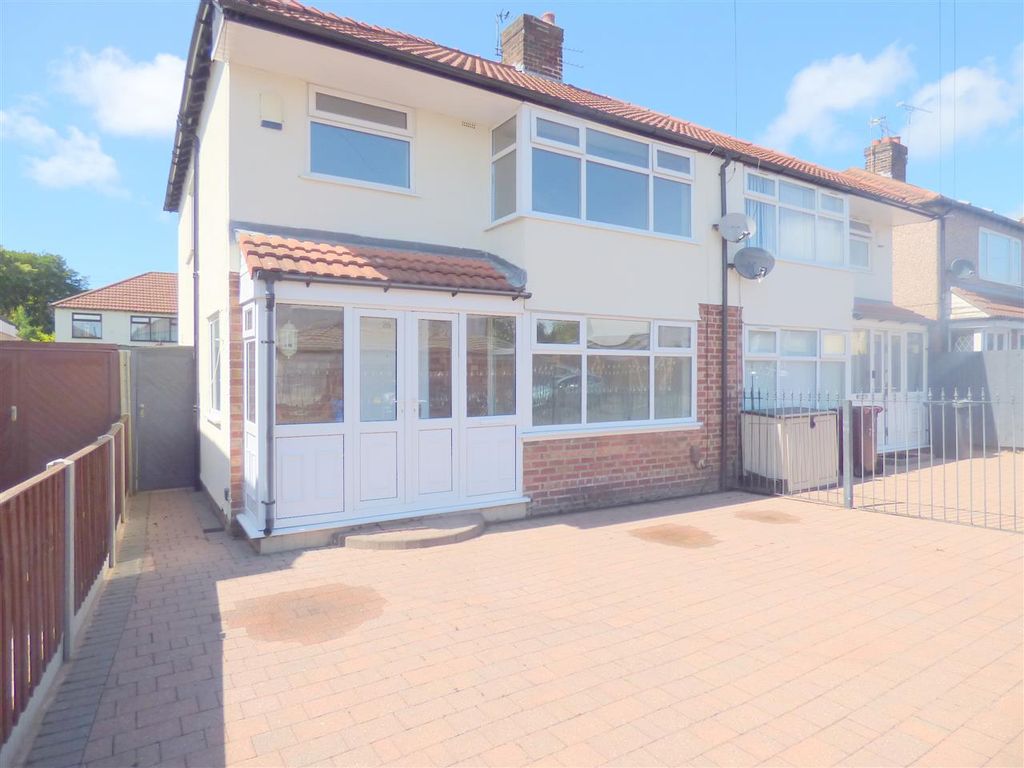 3 bed semidetached house to rent in Linden Drive, Huyton, Liverpool