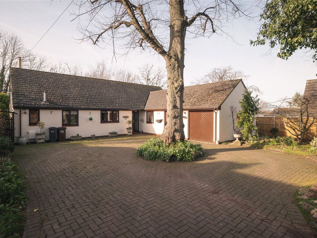 4 bed bungalow for sale in Firs Road, RossOnWye, Hfds HR9 Zoopla