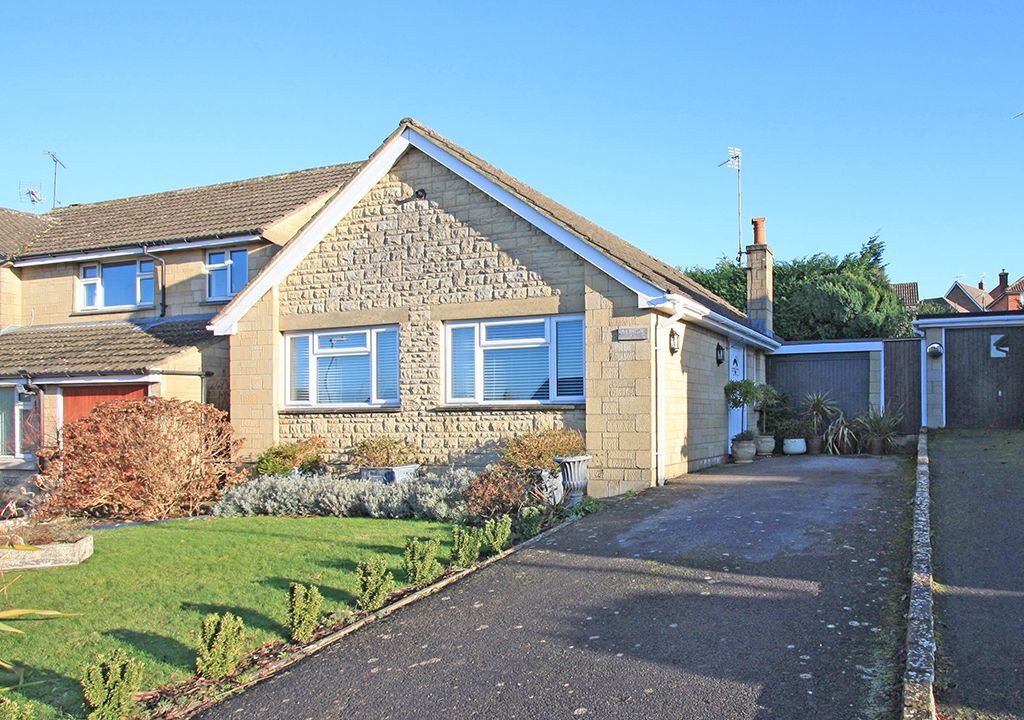 2 bed detached bungalow for sale in Pentylands Close, Highworth