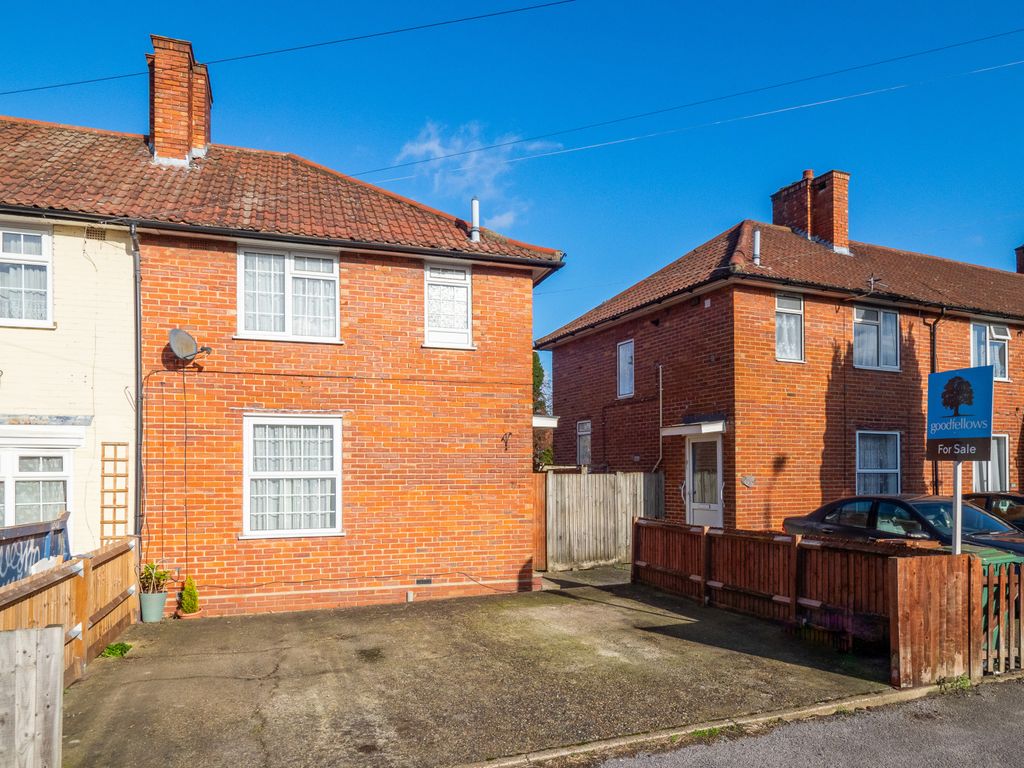 2 bed end terrace house for sale in Middleton Road, Carshalton SM5, £