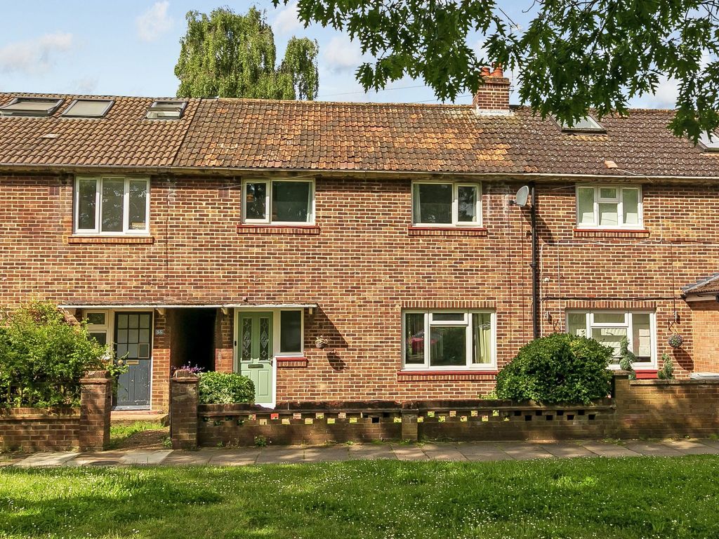 3 bed terraced house for sale in Buckingham Road, Richmond TW10, £