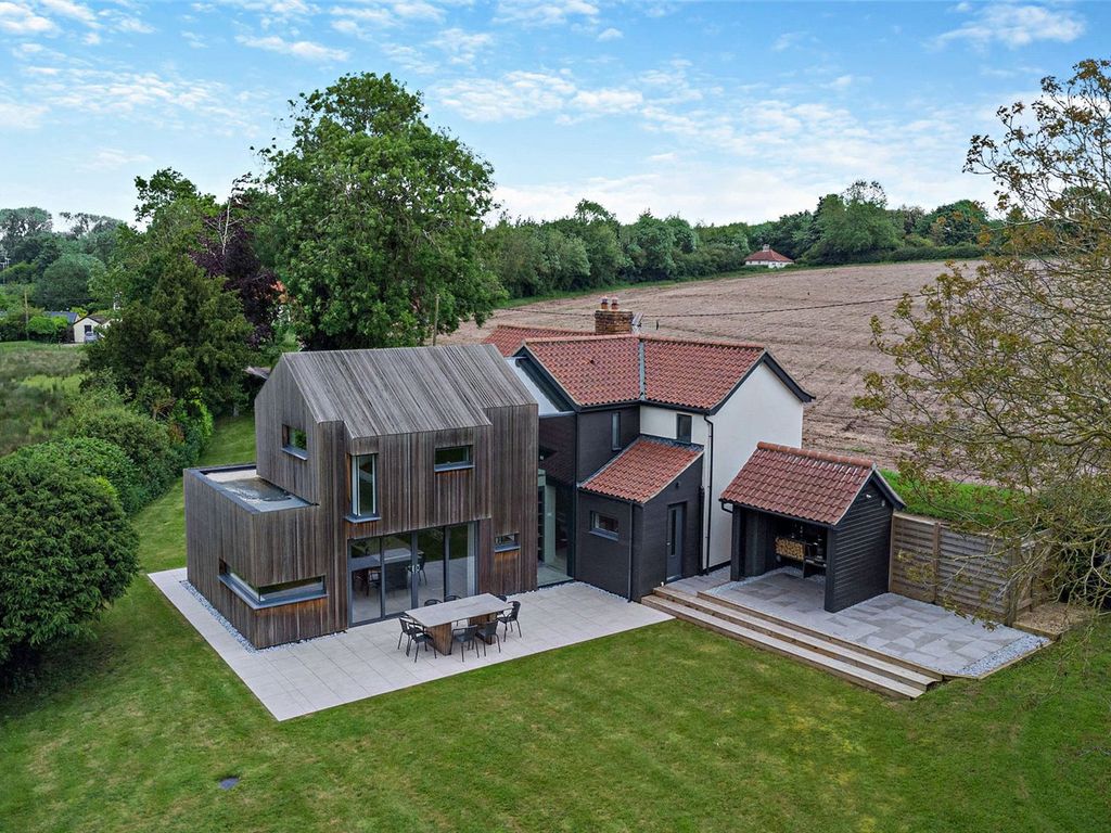 4 bed detached house for sale in Reepham, Norwich, Norfolk NR10, £