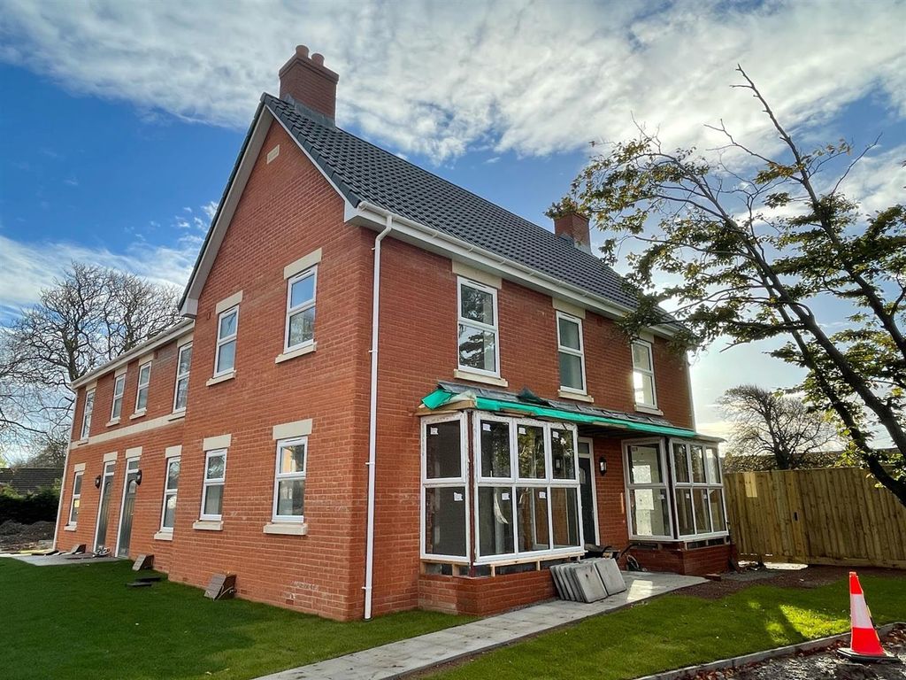 3 bed end terrace house for sale in Oxford Street, BurnhamOnSea TA8