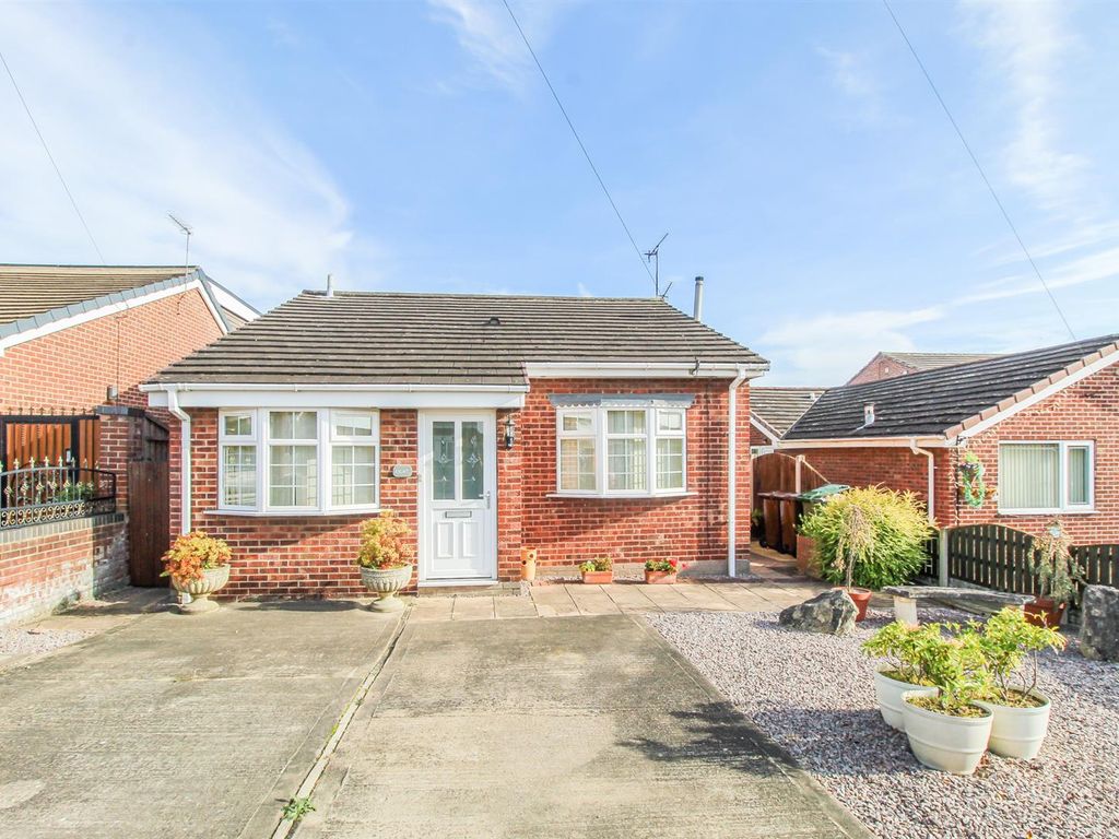 2 bed detached bungalow for sale in Cheviot Close, Hemsworth