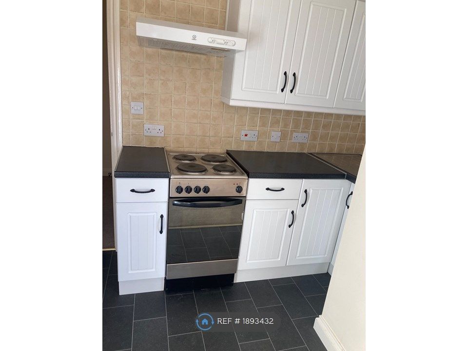 1 bed flat to rent in The New Central, Llandrindod Wells LD1, £460 pcm