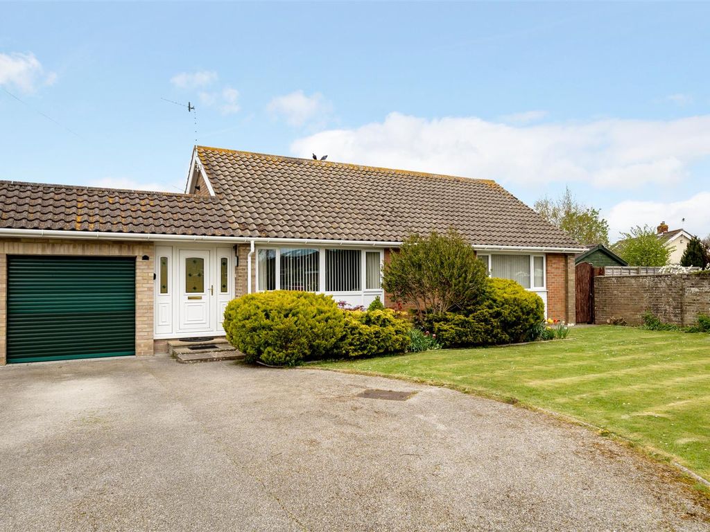 3 bed detached bungalow for sale in Blenheim Court, West Meads, Bognor
