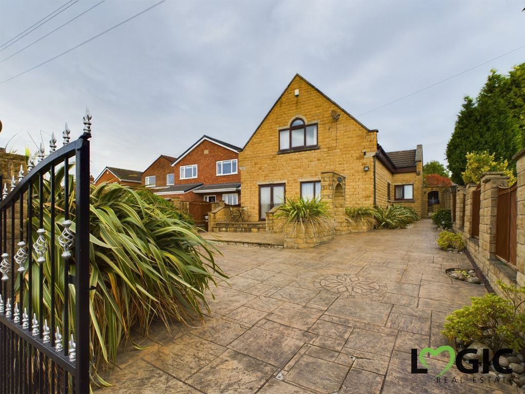 5 bed detached house for sale in Cutsyke Avenue, Castleford, West