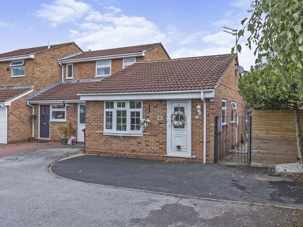 2 bed semidetached bungalow for sale in Appledore Drive, Oakwood