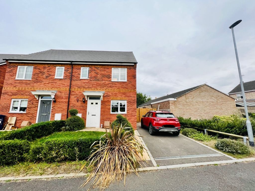 3 bed semidetached house for sale in Pattens Close, Whittlesey