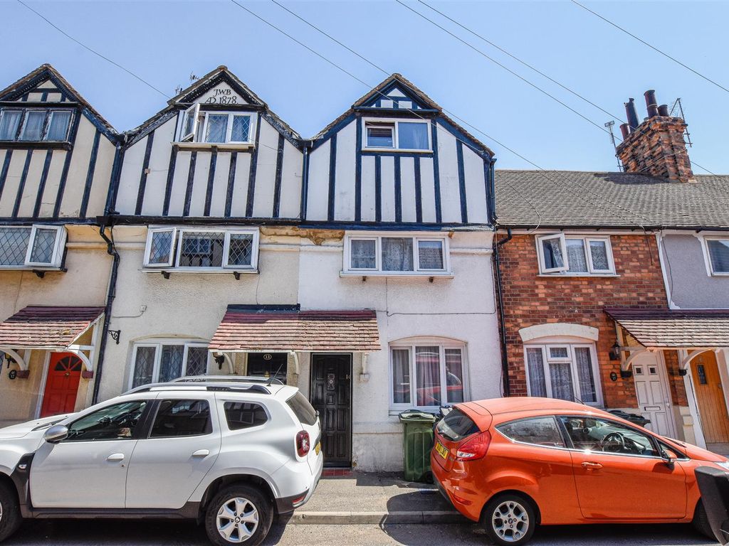 3 bed property for sale in Taunton Road, Northfleet, Gravesend DA11