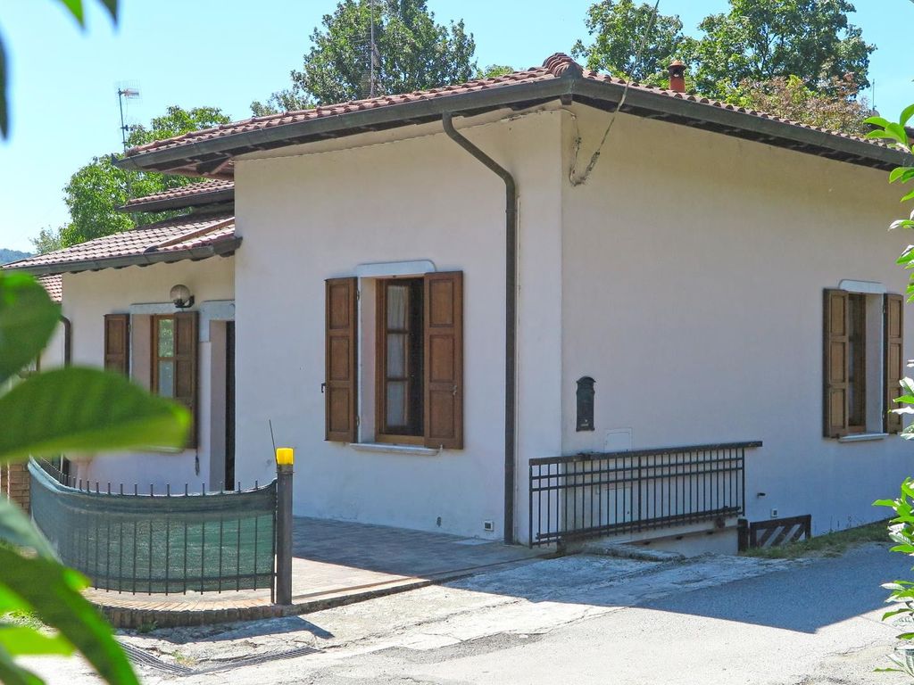 2 bed detached house for sale in MassaCarrara, Bagnone, Italy, £