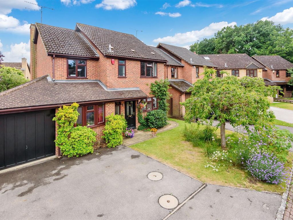 5 bed detached house for sale in Maryland, Finchampstead, Berkshire RG40 Zoopla