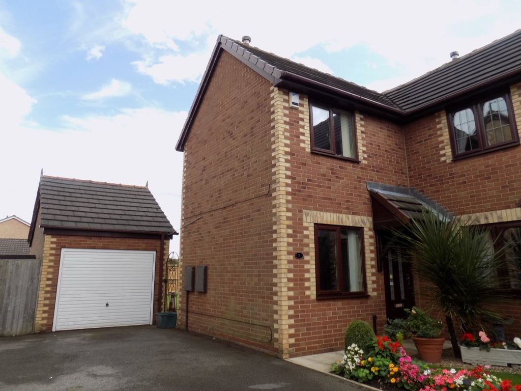 2 bed semidetached house to rent in Far Field Close, Edenthorpe, Doncaster, South Yorkshire DN3