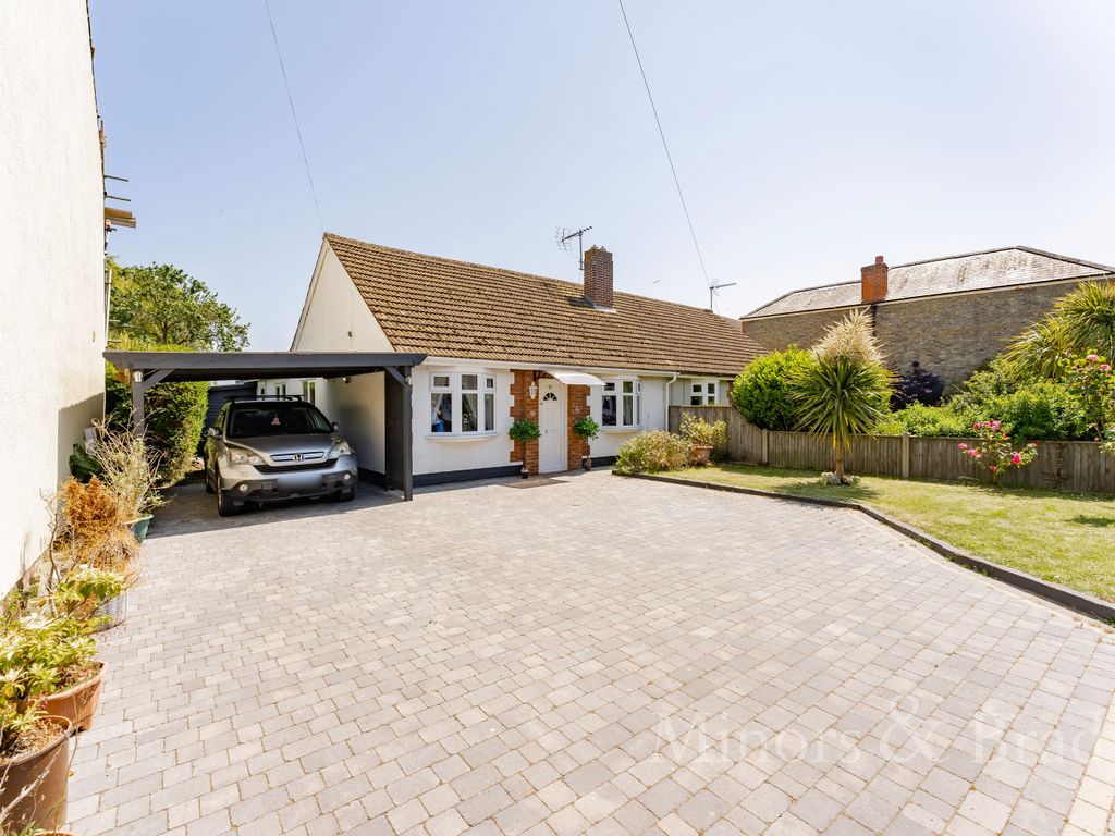 3 bed semidetached bungalow for sale in London Road, Kessingland