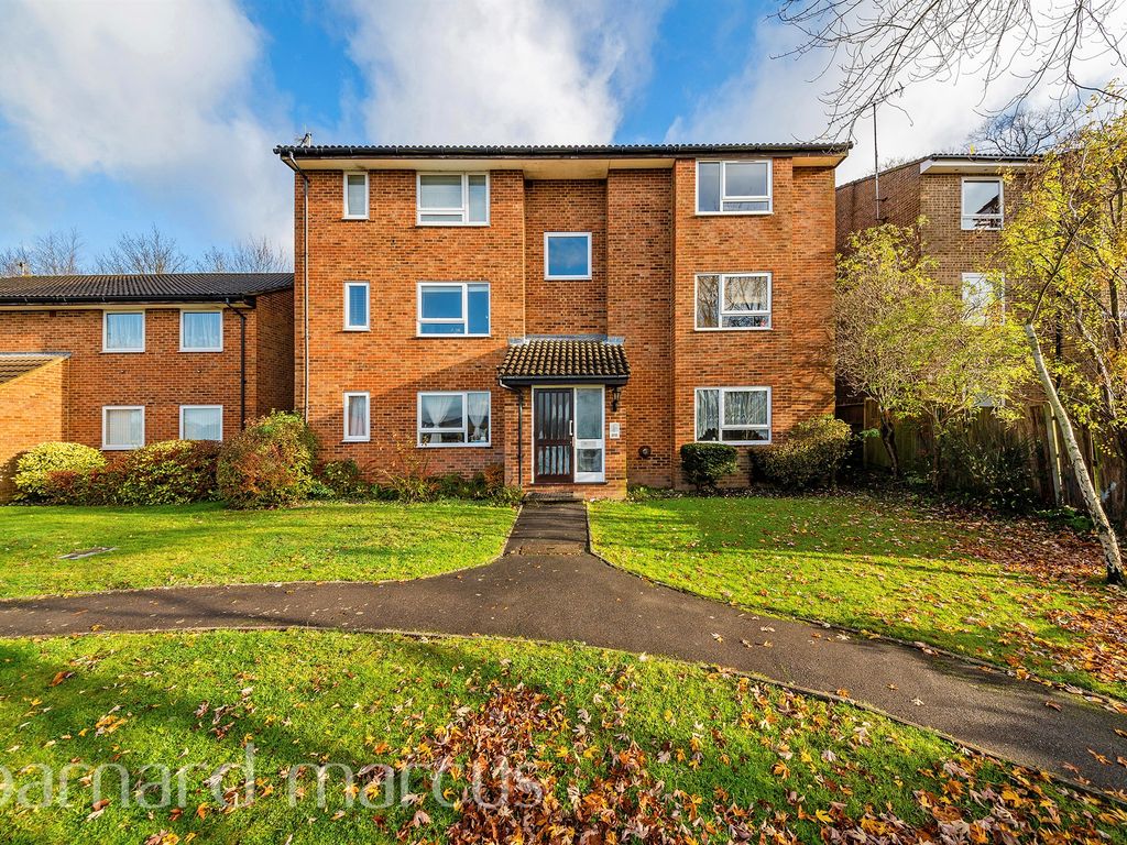 Studio for sale in Montana Close, Sanderstead, South Croydon CR2, £