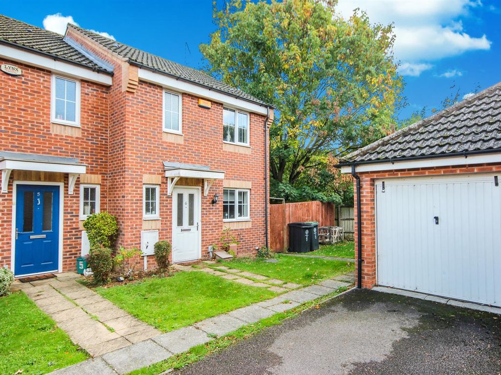 3 bed semidetached house for sale in Lacemakers Court, Rushden NN10