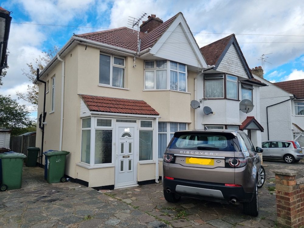3 bed semidetached house to rent in Camrose Avenue, Edgware HA8, £