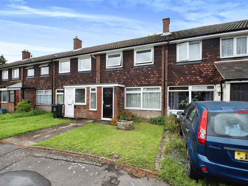 3 bed detached house for sale in Shepherds Close, Romford RM6 Zoopla