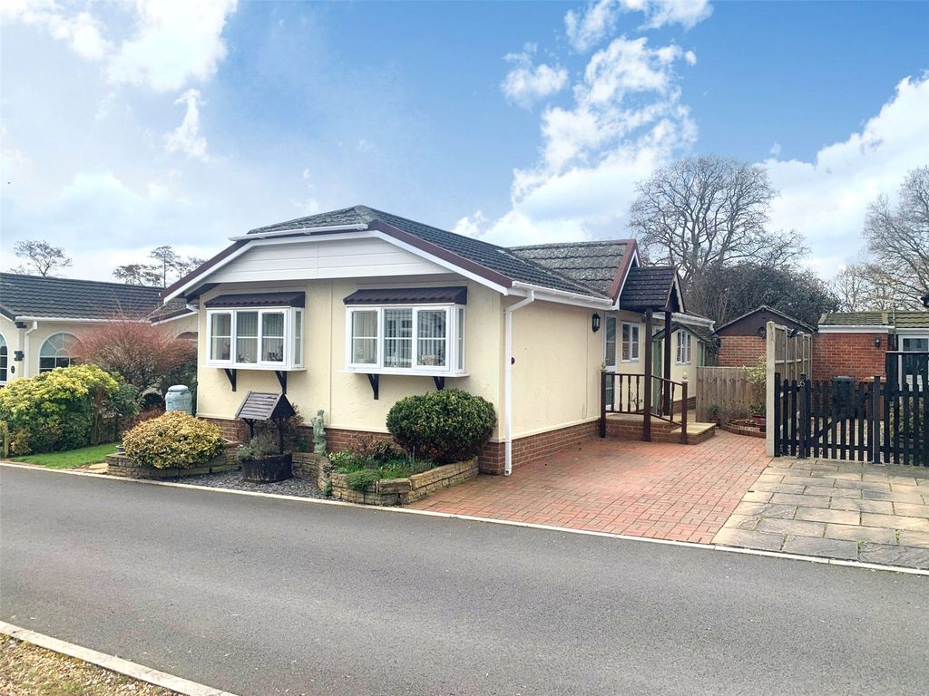 2 bed mobile/park home for sale in Canada Road, West Wellow, Romsey
