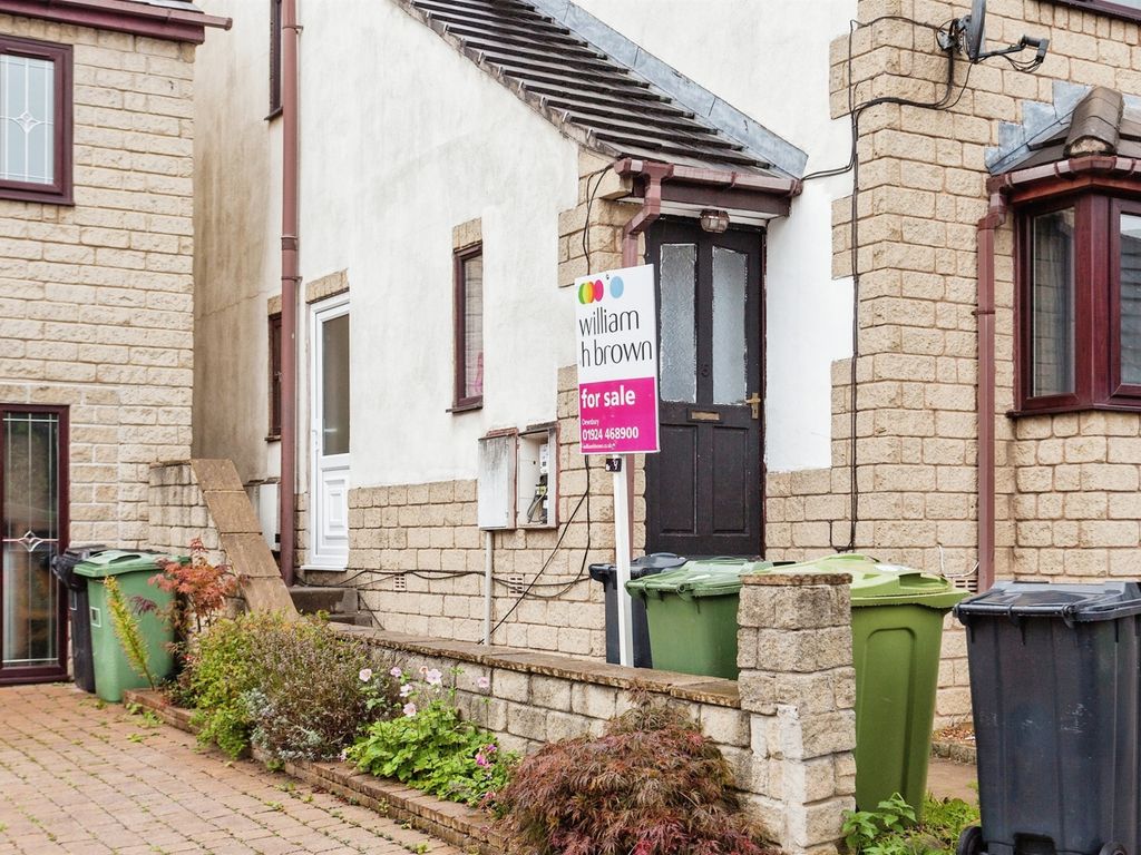 1 bed flat for sale in Lees House Road, Dewsbury WF12, £70,000 Zoopla