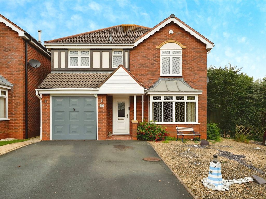 4 bed detached house for sale in Bluebell Way, Evesham, Worcestershire