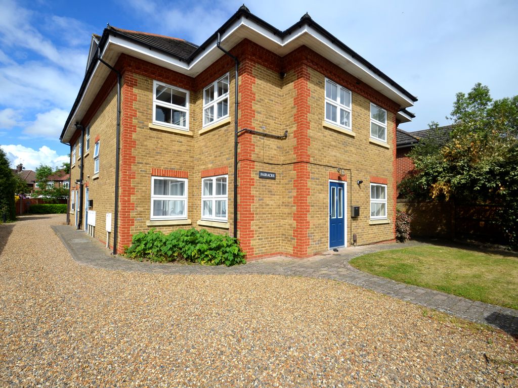 2 bed flat to rent in Feltham Hill Road, Ashford TW15, £1,550 pcm Zoopla